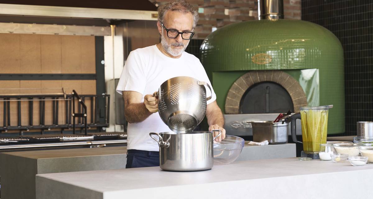Chef Massimo Bottura chooses CookingRAK and becomes the protagonist of the launch of the cooktop with invisible induction system, by RAK Ceramics