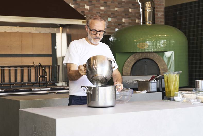Chef Massimo Bottura chooses CookingRAK and becomes the protagonist of the laun…