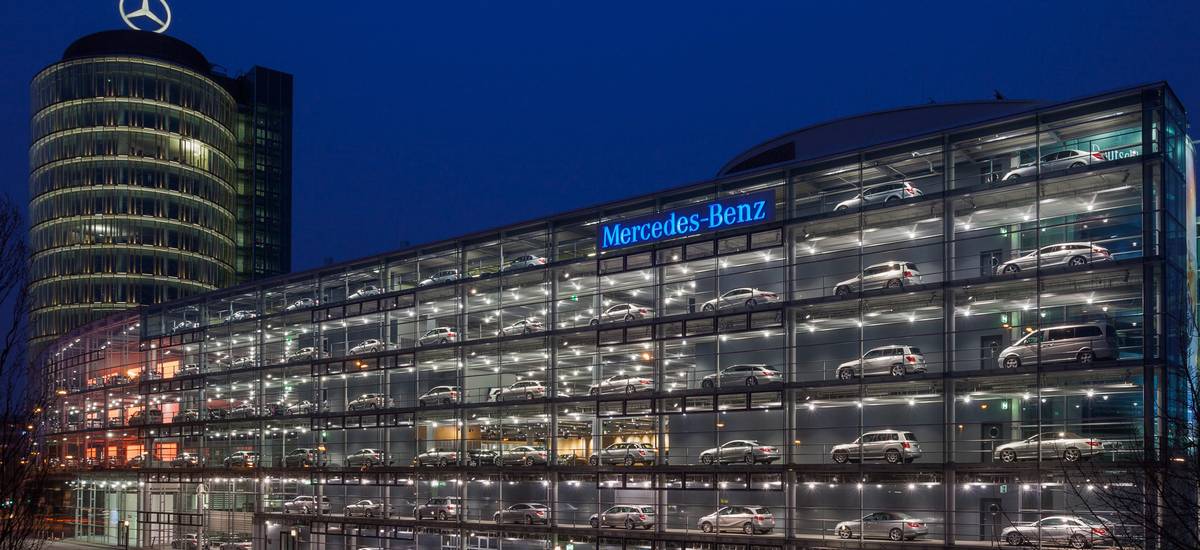 mercedez benz showroom