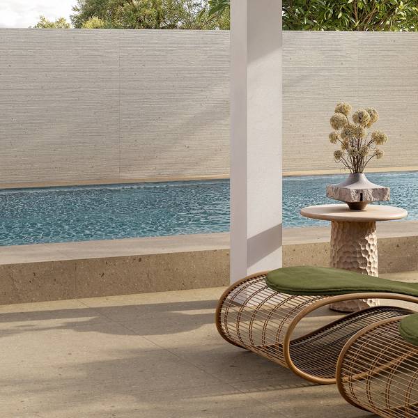 Modern Outdoor highlighting white tones with porcelain tiles, creating a contemporary atmosphere.