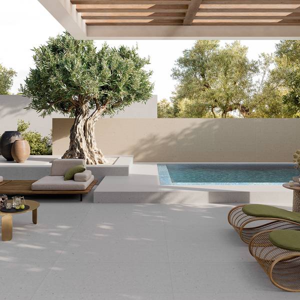 Modern Outdoor highlighting white tones with porcelain tiles, creating a luxurious atmosphere.