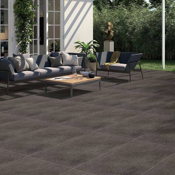 Modern Outdoor highlighting grey tones with porcelain tiles, creating a luxurious atmosphere.