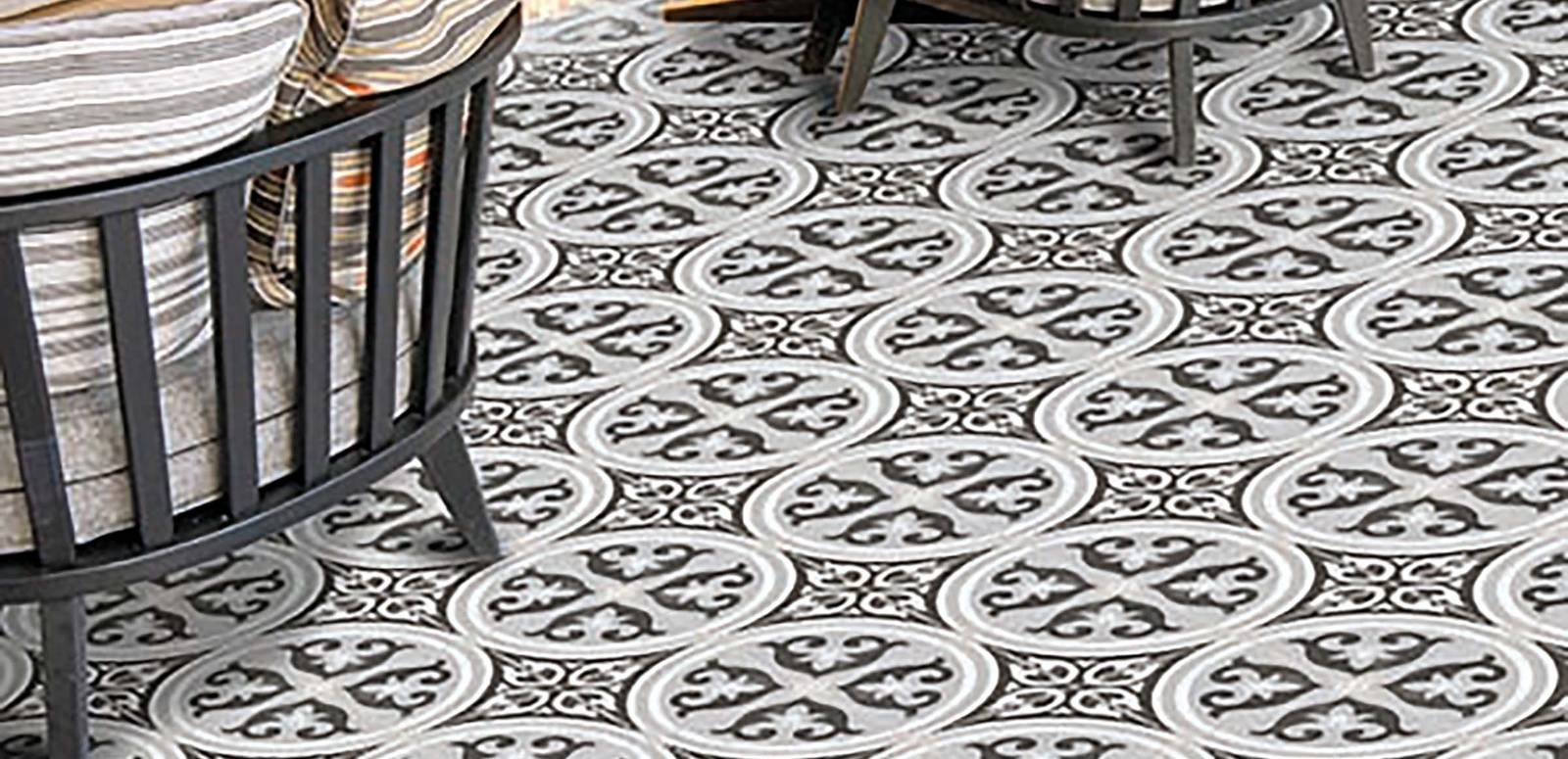 Modern Living room highlighting mix tones with porcelain tiles, creating a warm atmosphere.